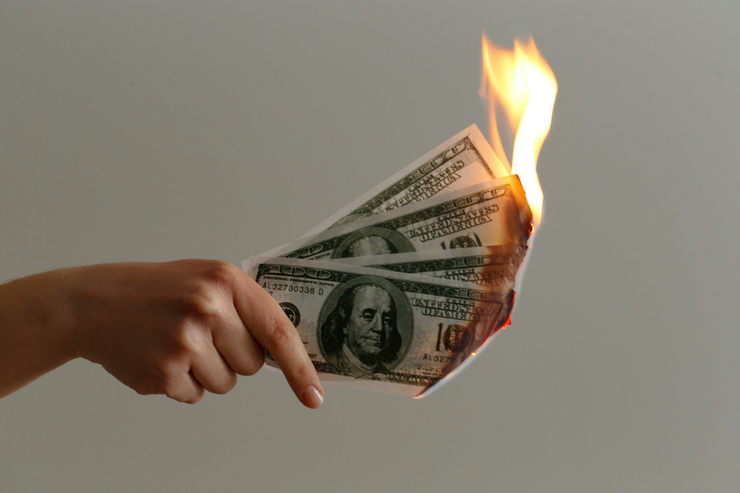 Errores que te hacen perder dinero al invertir