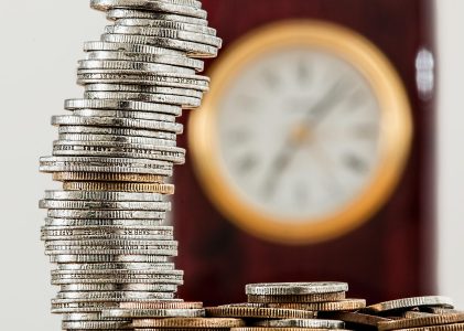 Invertir 100€ al mes: cuánto puedes ganar a largo plazo